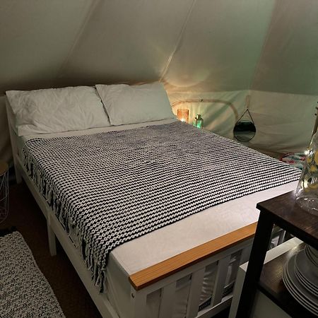 Villa Spacious Bell Tent At Herigerbi Park Lincolnshire Grantham Exterior foto