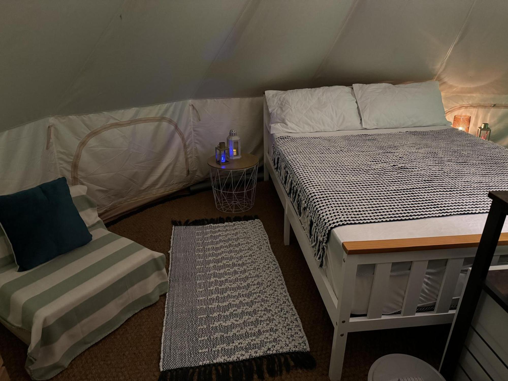 Villa Spacious Bell Tent At Herigerbi Park Lincolnshire Grantham Exterior foto