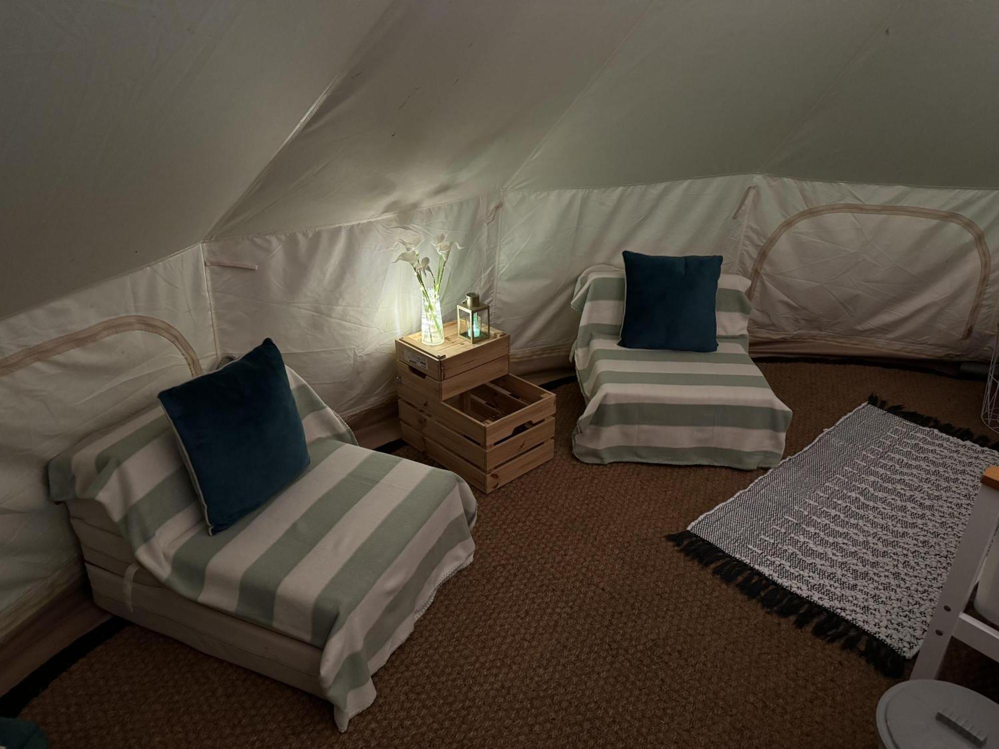 Villa Spacious Bell Tent At Herigerbi Park Lincolnshire Grantham Exterior foto