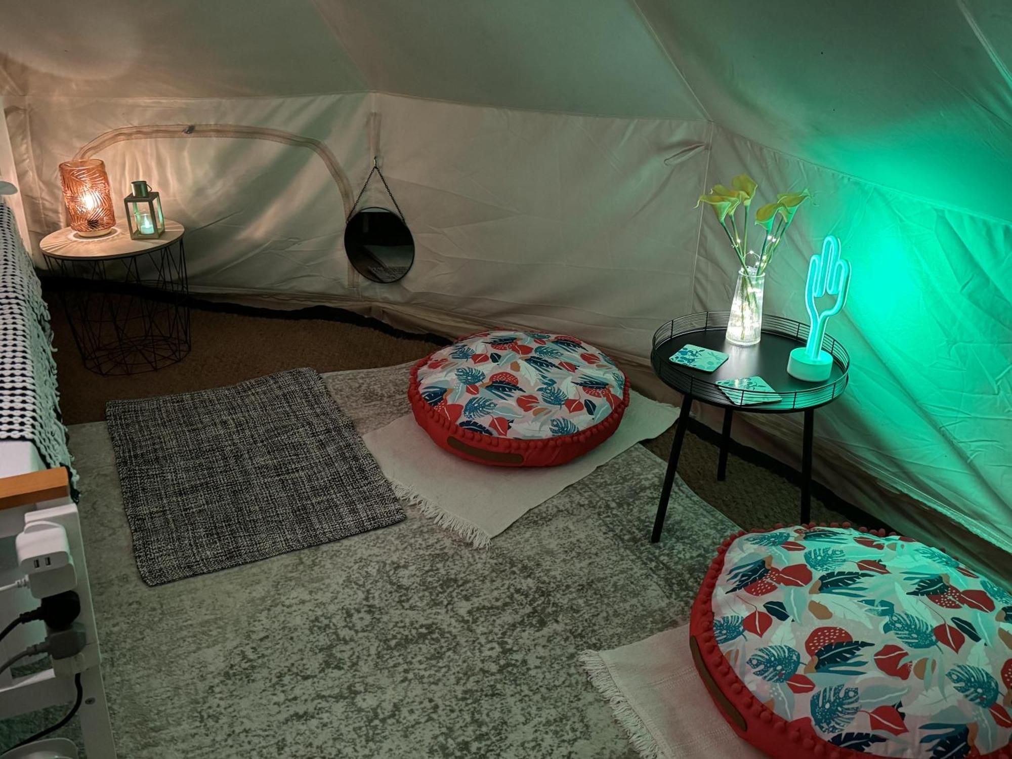 Villa Spacious Bell Tent At Herigerbi Park Lincolnshire Grantham Exterior foto