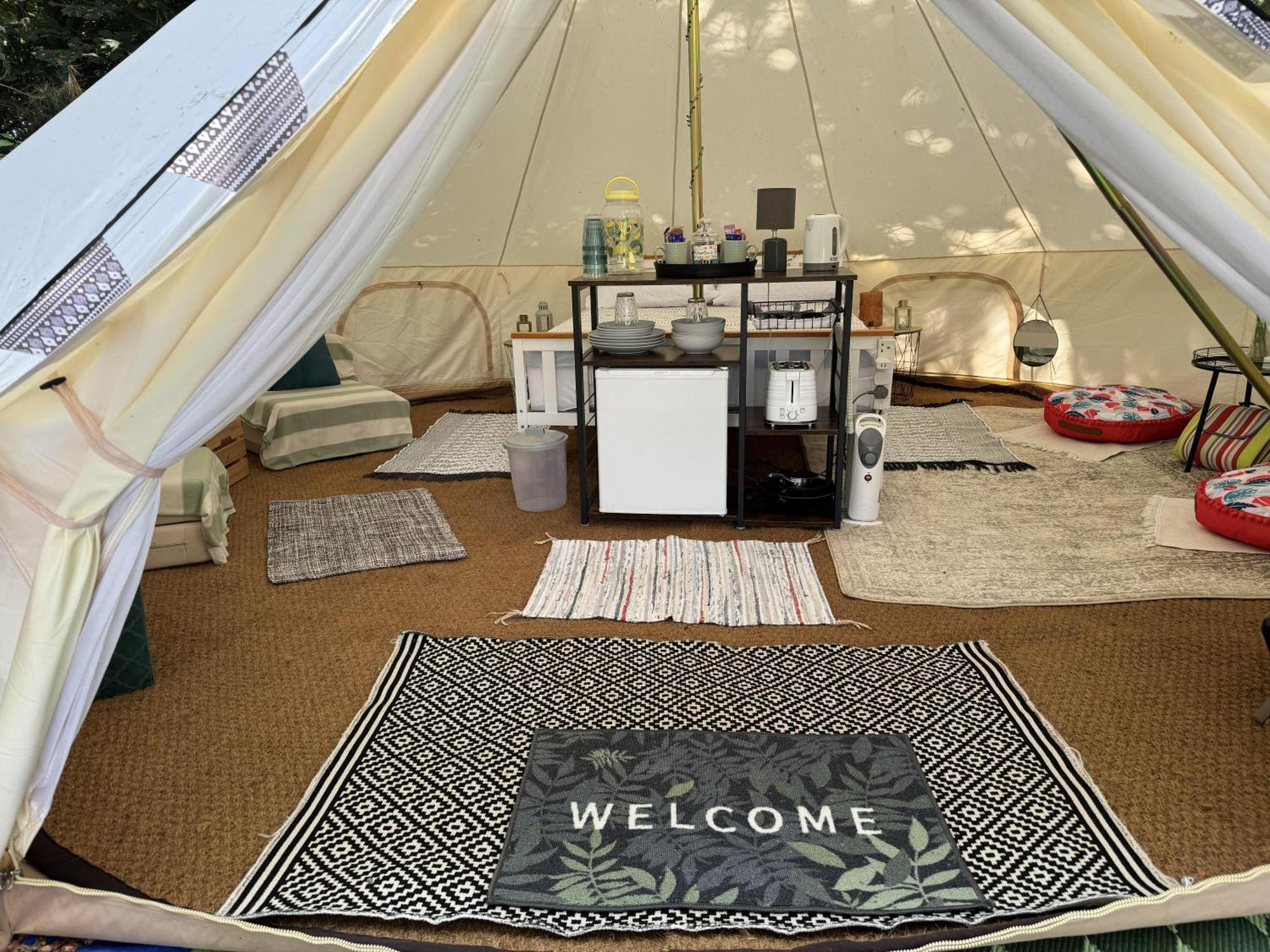 Villa Spacious Bell Tent At Herigerbi Park Lincolnshire Grantham Exterior foto